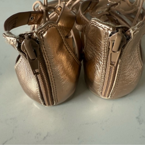 New DV by Dolce Vita Girls Curse Gladiator Sandals in Bronze Size: 5 - Picture 3 of 5